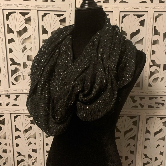 BLACK & GOLD SPARKLY INFINITY SCARF - Picture 5 of 5